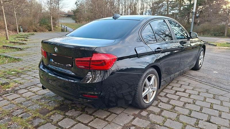 Gebraucht BMW 318 Advantage 136 PS (100 kW) 2017 Schwarz Limousine