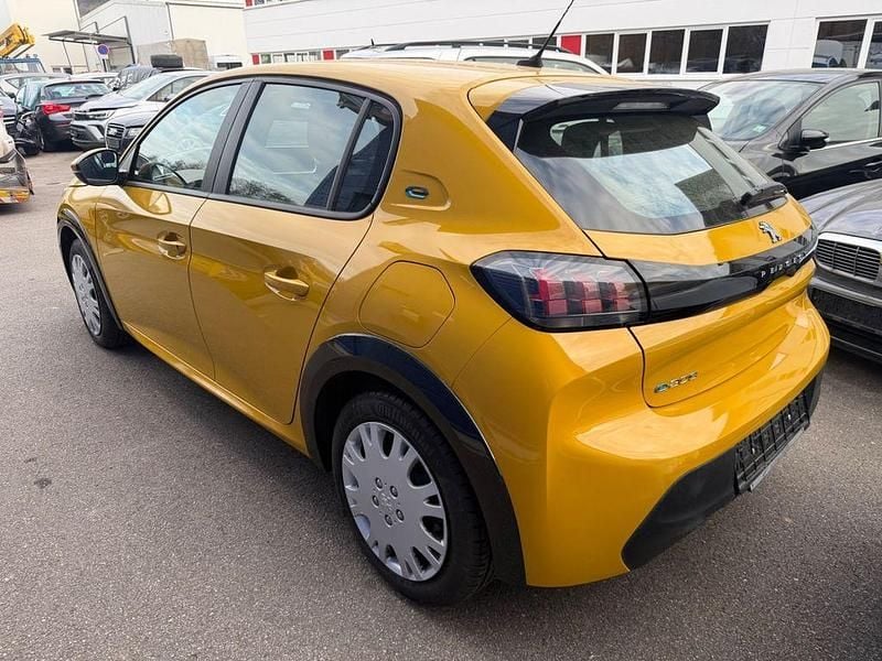 Gebraucht Peugeot e-208 Active 100 kW (136 PS) 2021 Gelb Kleinwagen