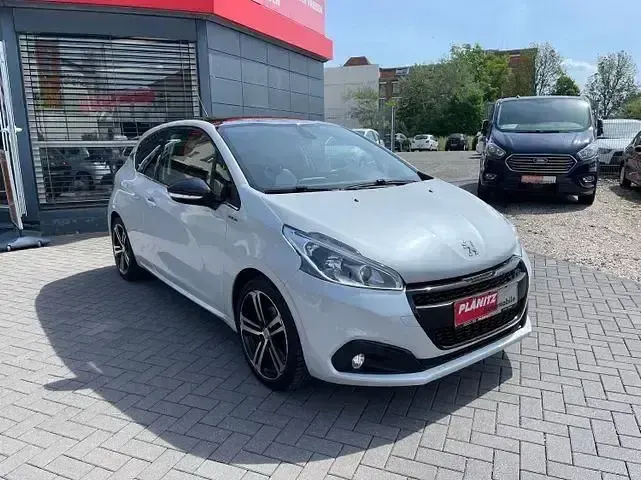Gebraucht Peugeot 208 Allure 110 PS (80 kW) 2017 Weiß Kleinwagen