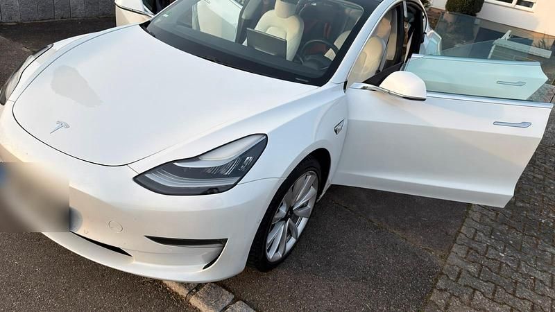 Gebraucht Tesla Model 3 326 kW (444 PS) 2019 Weiß Limousine