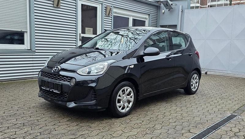 Gebraucht Hyundai i10 Classic 67 PS (49 kW) 2017 Schwarz Kleinwagen