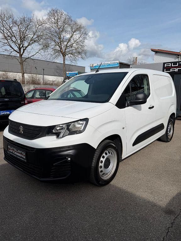 Gebraucht Peugeot Partner Premium 131 PS (96 kW) 2019 Weiß Van / Kleinbus