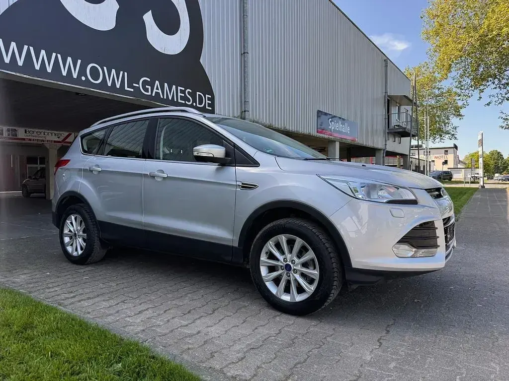 Usado Ford Kuga Titanium 150 HP (110 kW) 2016 SUV