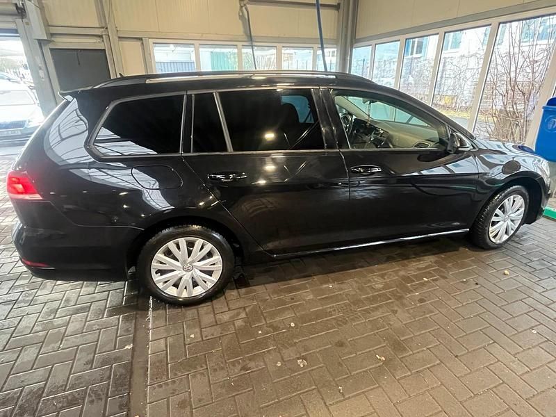 Gebraucht VW Golf VII 115 PS (84 kW) 2018 Schwarz Kombi