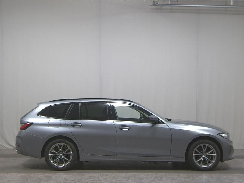Grau Gebraucht 2023 BMW 320 Shadowline Kombi | 26.680 € (Superpreis) - Bild 1/4