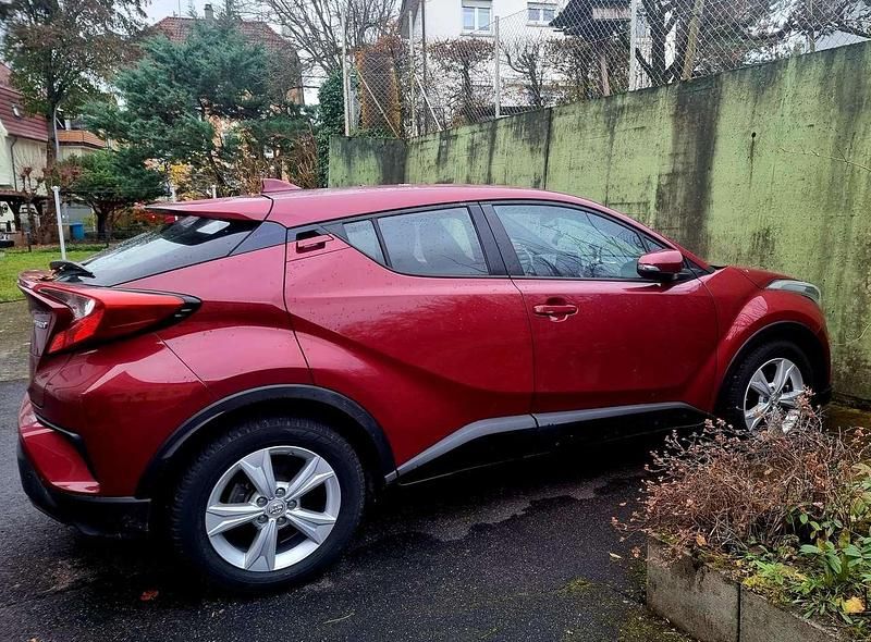 Second-hand Toyota C-HR 98 CP (72 kW) 2017 Roșu SUV