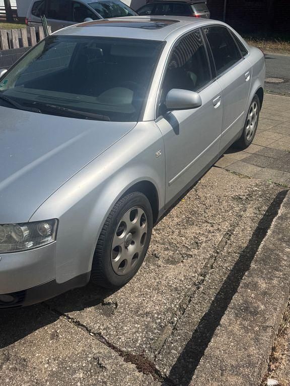 Silber Gebraucht 2003 Audi A4 Limousine | 1.100 € (Superpreis) - Bild 1/4