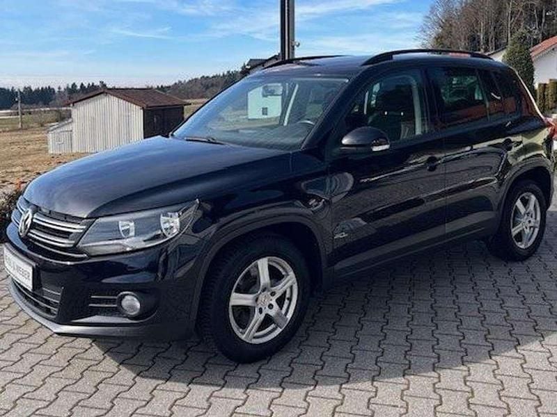 Gebraucht VW Tiguan Trendline 125 PS (91 kW) 2015 Deep black perleffekt SUV