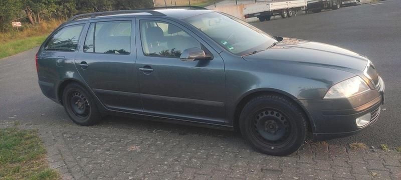 Blau Gebraucht 2009 Skoda Octavia Kombi | 1.400 € (Superpreis) - Bild 1/4