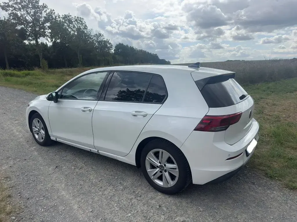 Gebraucht VW Golf VIII 90 PS (66 kW) 2022 Weiß Limousine