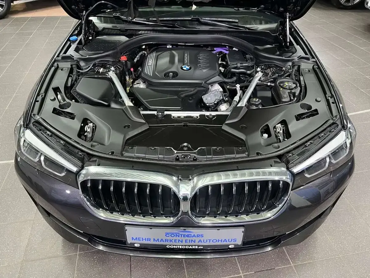 Używany BMW 520 190 KM (139 kW) 2023 Szary Kombi