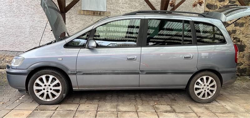 Grau Gebraucht 2003 Opel Zafira Van / Kleinbus | 1.200 € (Guter Preis) - Bild 1/4