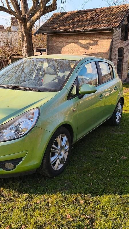 Gebraucht Opel Corsa 87 PS (63 kW) 2010 Grün Kleinwagen