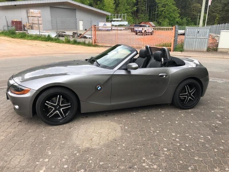 Grau Gebraucht 2004 BMW Z4 Cabrio | 9.900 € (Fairer Preis) - Bild 1/4