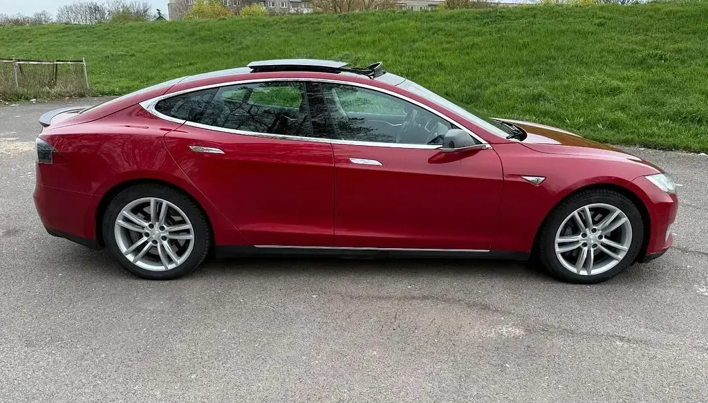 Usata Tesla Model S 309 kW (421 CV) 2013 Rosso Utilitaria