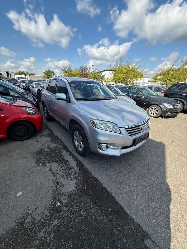 Silber Gebraucht 2011 Toyota RAV4 Basis SUV | 5.950 € (Fairer Preis) - Bild 1/4
