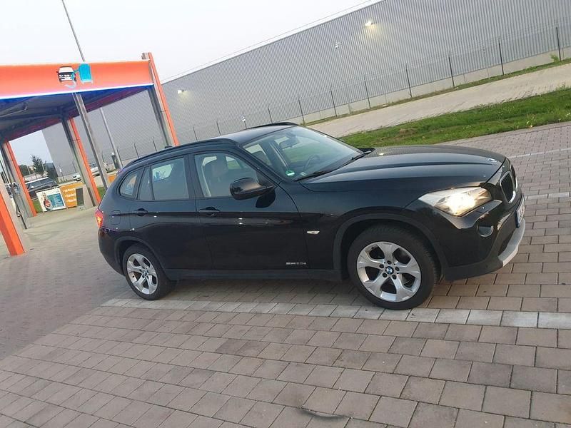 Schwarz Gebraucht 2010 BMW X1 SUV | 9.950 € (Fairer Preis) - Bild 1/4