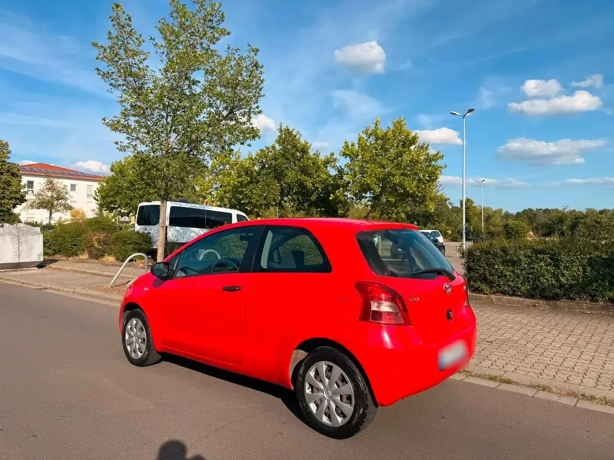 Gebraucht Toyota Yaris 69 PS (50 kW) 2007 Rot Kleinwagen