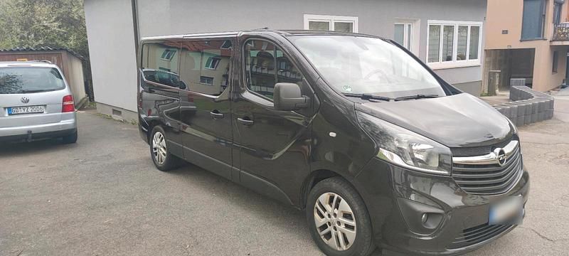 Gebraucht Opel Vivaro 125 PS (91 kW) 2015 Schwarz Van / Kleinbus