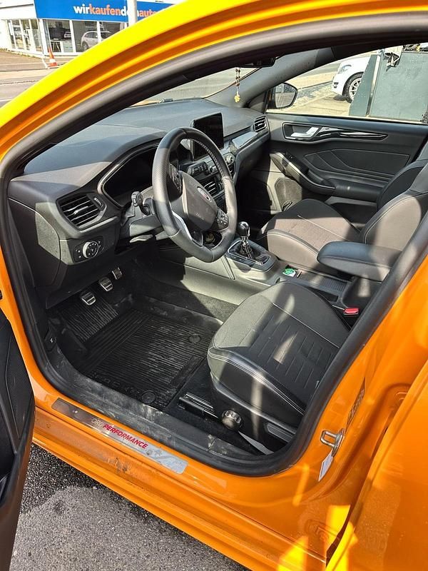 Gebraucht Ford Focus ST 190 PS (139 kW) 2020 Orange Limousine