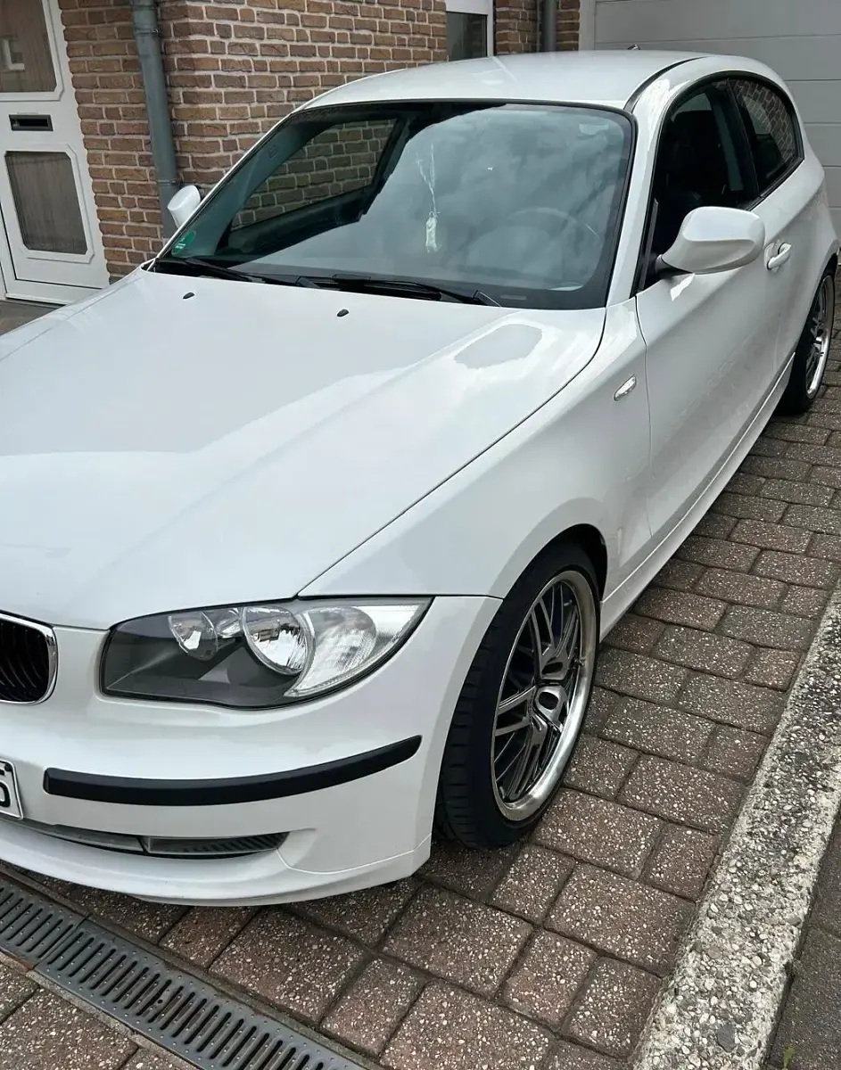 Gebraucht BMW 116 122 PS (89 kW) 2010 Weiß Kleinwagen