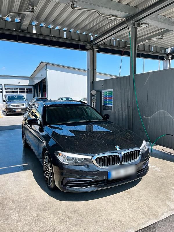 Schwarz Gebraucht 2018 BMW 520 Sport Line Kombi | 17.000 € (Superpreis) - Bild 1/4