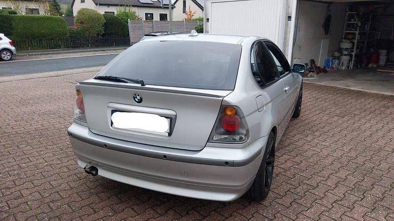 Silber Gebraucht 2002 BMW 325 Performance Limousine | 4.750 € (Fairer Preis) - Bild 1/4
