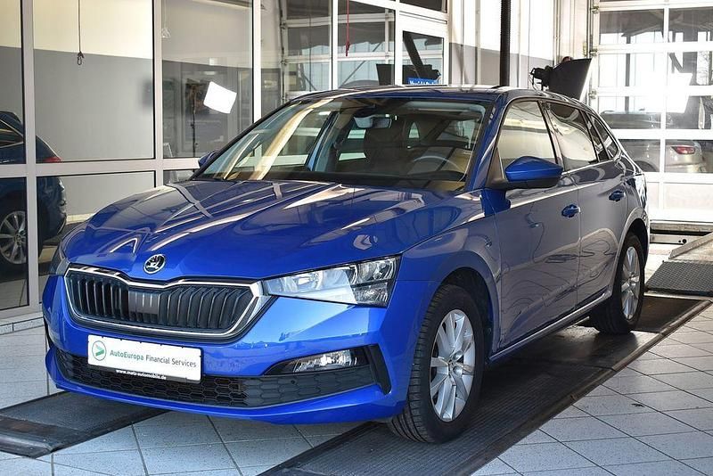Gebraucht Skoda Scala Ambition 150 PS (110 kW) 2019 Blau Kleinwagen