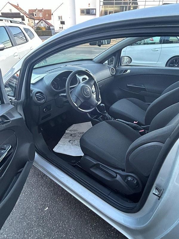 Gebraucht Opel Corsa Selection 69 PS (50 kW) 2010 Silber Limousine