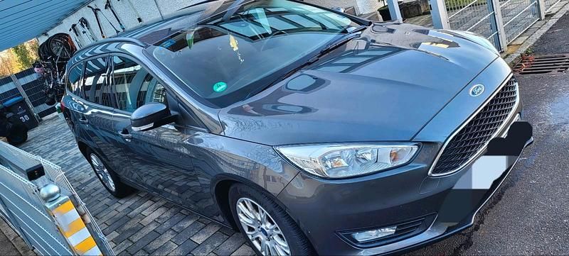 Gebraucht Ford Focus Business Edition 125 PS (91 kW) 2015 Grau Kombi