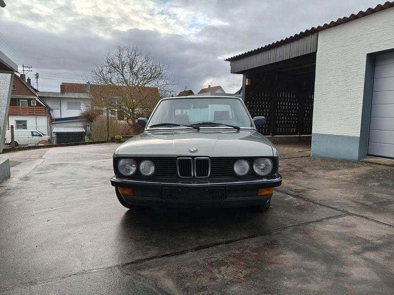 Gebraucht BMW 525 122 PS (89 kW) 1985 Grün Limousine