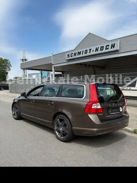 Gebraucht Volvo V70 Pro 163 PS (119 kW) 2013 Braun Kombi