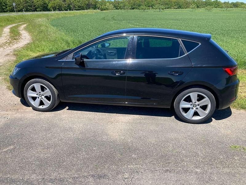 Schwarz Gebraucht 2017 Seat Leon XCELLENCE Limousine | 10.999 € (Fairer Preis) - Bild 1/4