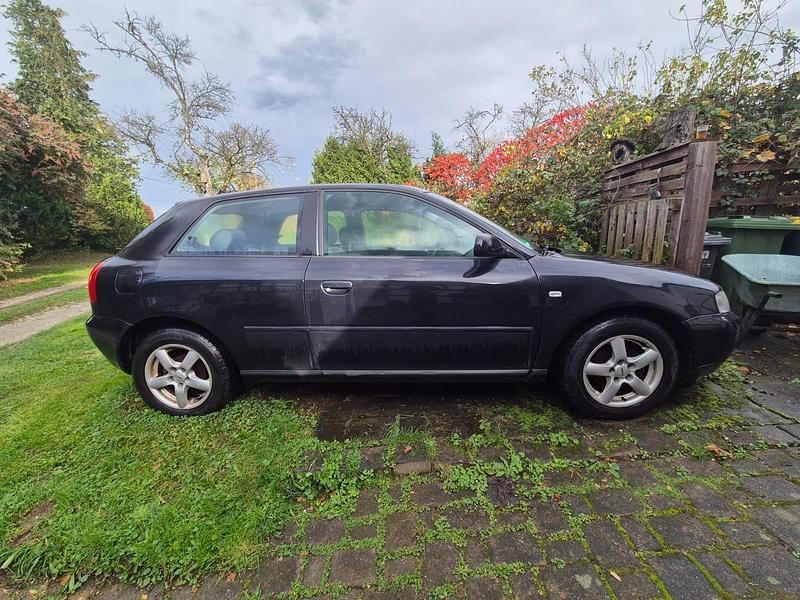 Schwarz Gebraucht 2002 Audi A3 Kleinwagen | 700 € (Superpreis) - Bild 1/4