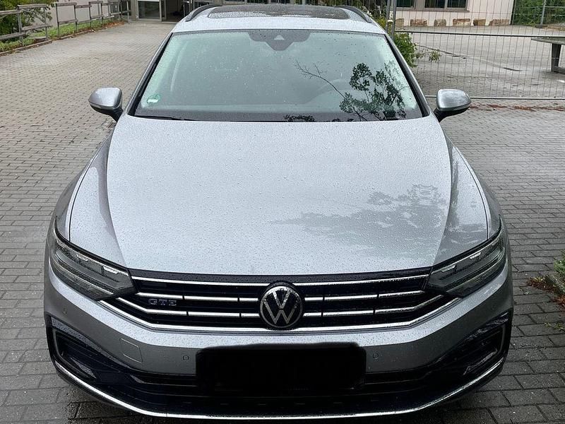 Silber Gebraucht 2020 VW Passat GTE Kombi | 26.500 € (Teuer) - Bild 1/4