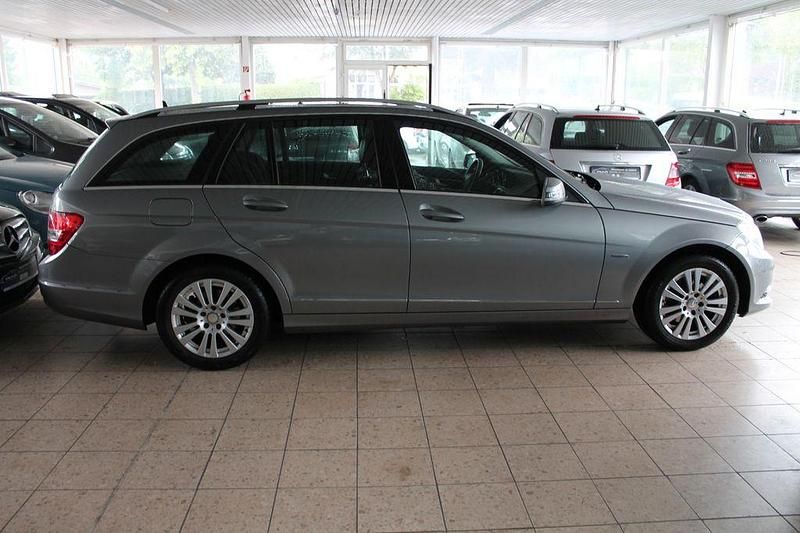Gebraucht Mercedes C180 156 PS (114 kW) 2011 Silber Kombi