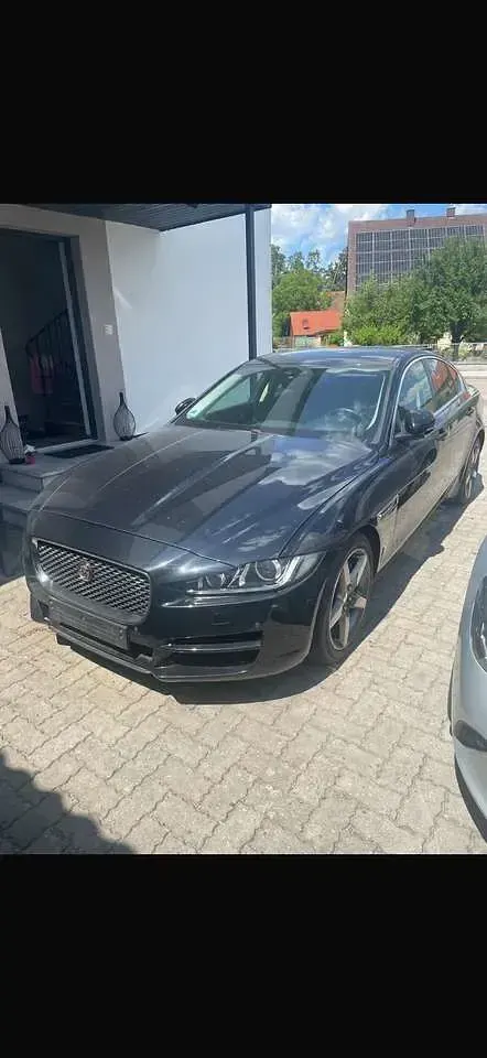 Gebraucht Jaguar XE Prestige 179 PS (131 kW) 2017 Schwarz Limousine
