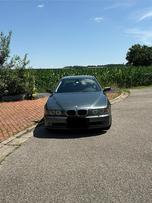 Grau Gebraucht 2002 BMW 530 Limousine | 4.500 € (Guter Preis) - Bild 1/4