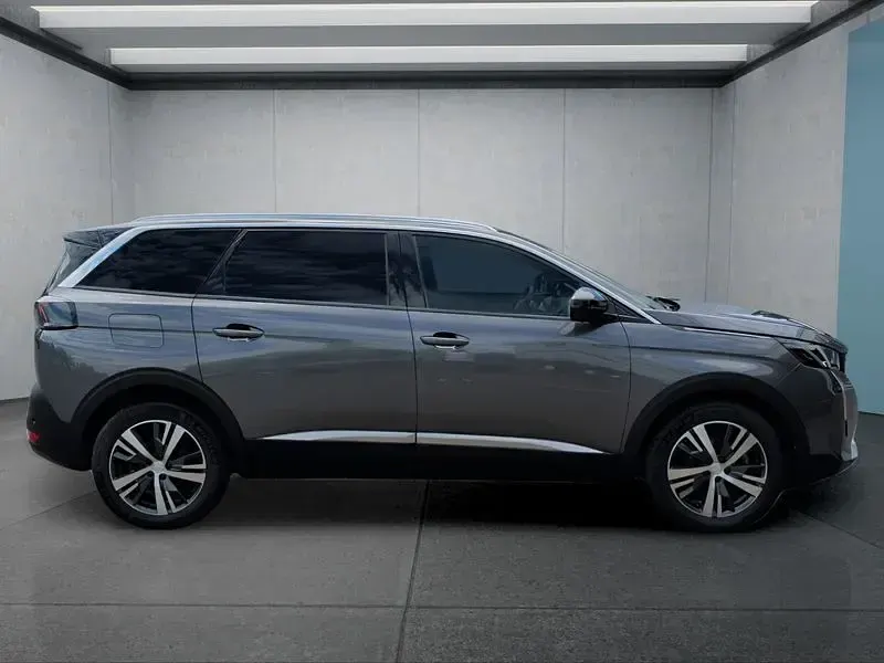 Gebraucht Peugeot 5008 Allure 136 PS (100 kW) 2024 Grau SUV