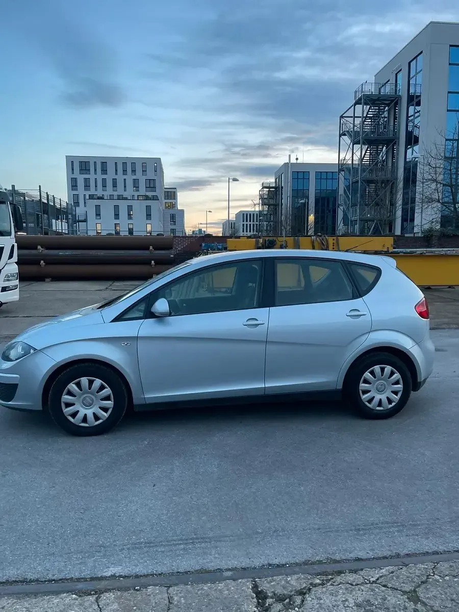 Occasion Seat Altea 102 ch (75 kW) 2011 Argent Berline