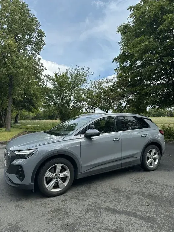 Używany Audi Q4 e-tron 150 kW (204 KM) 2023 Szary SUV