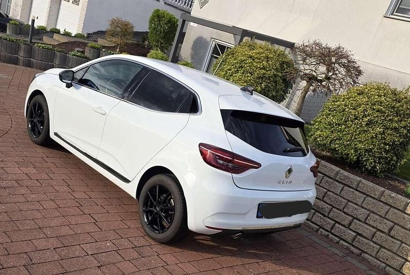 Gebraucht Renault Clio V Techno 91 PS (66 kW) 2023 Weiß Kleinwagen