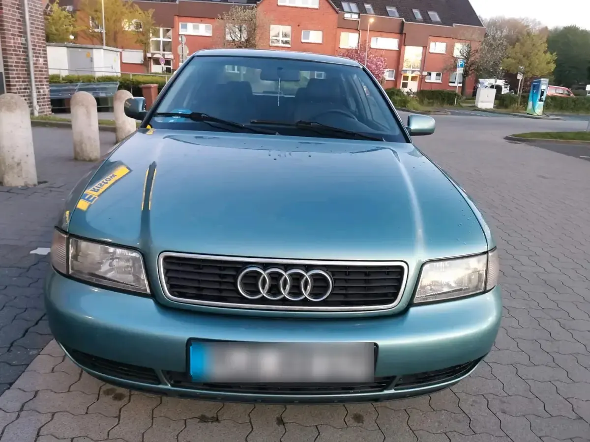 Second-hand Audi A4 101 CP (74 kW) 1998 Verde Berlinǎ