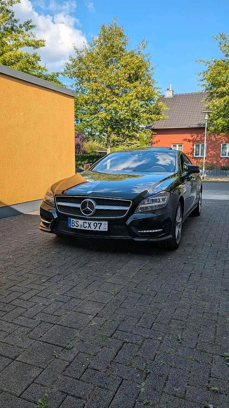 Schwarz Gebraucht 2013 Mercedes CLS500 Coupé | 29.999 € (Fairer Preis) - Bild 1/4
