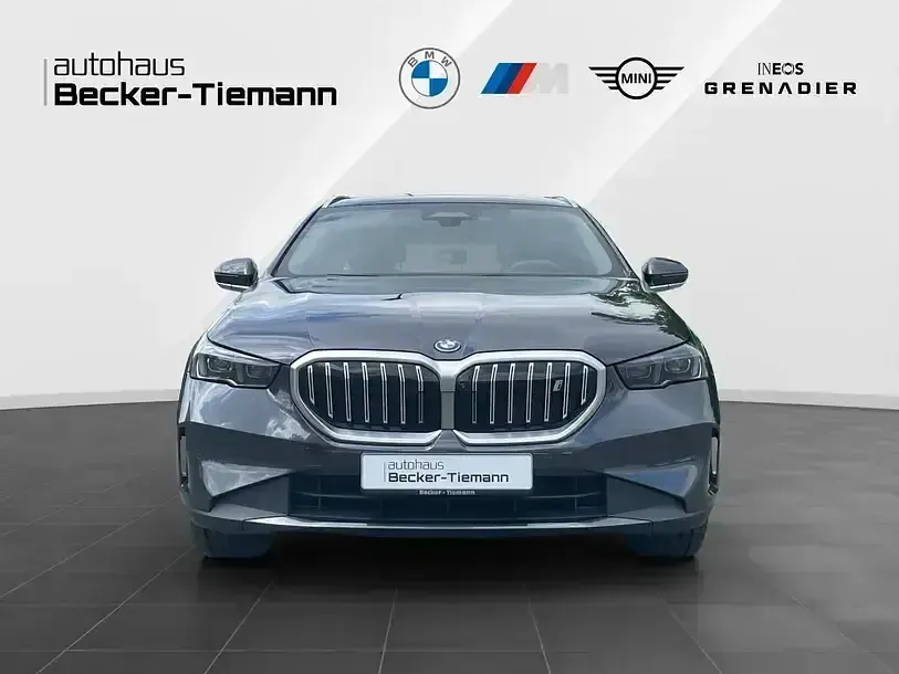 Gebraucht BMW i5 250 kW (340 PS) 2024 Sophistograu brillanteffekt Kombi