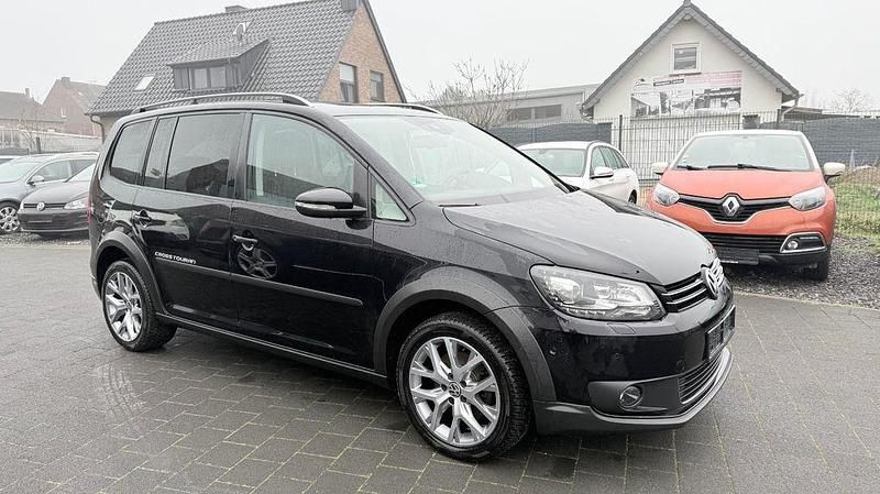 Gebraucht VW Touran Cross 140 PS (102 kW) 2013 Deep black perleffekt Van / Kleinbus
