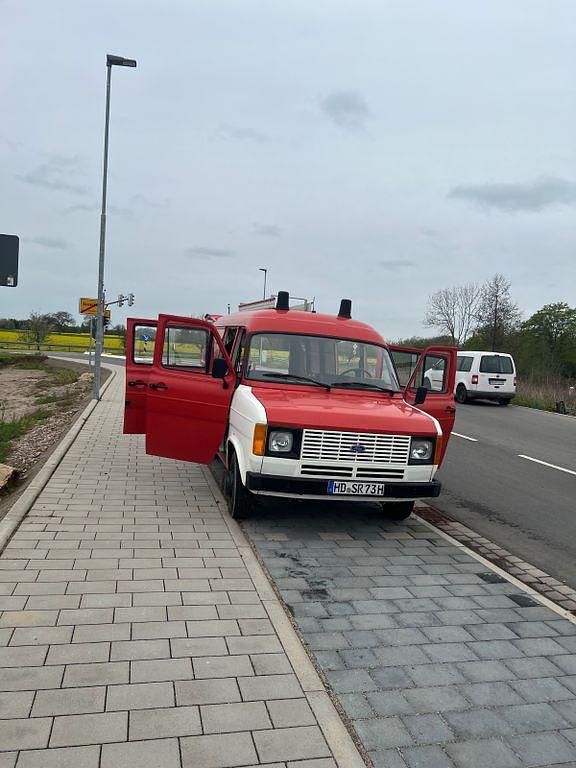 Second-hand Ford Transit 77 CP (56 kW) 1983 Roșu Monovolum