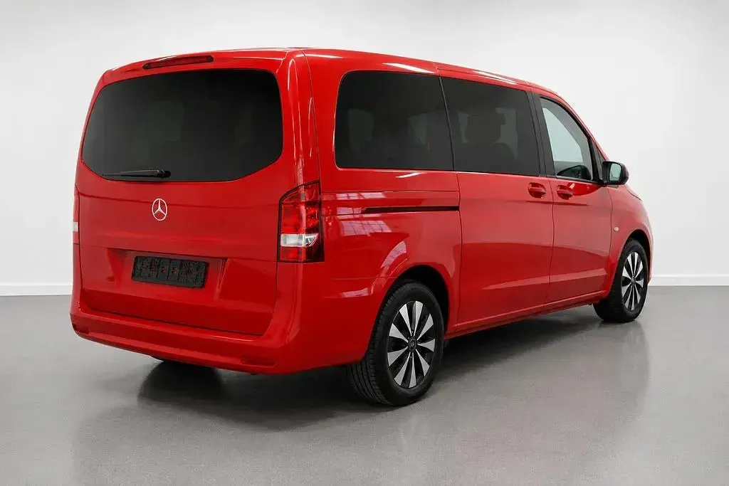 Gebraucht Mercedes V220 163 PS (119 kW) 2021 Jupiterrot Van / Kleinbus