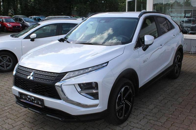 Weiß Gebraucht 2023 Mitsubishi Eclipse Cross Basis SUV | 30.980 € (Teuer) - Bild 1/4
