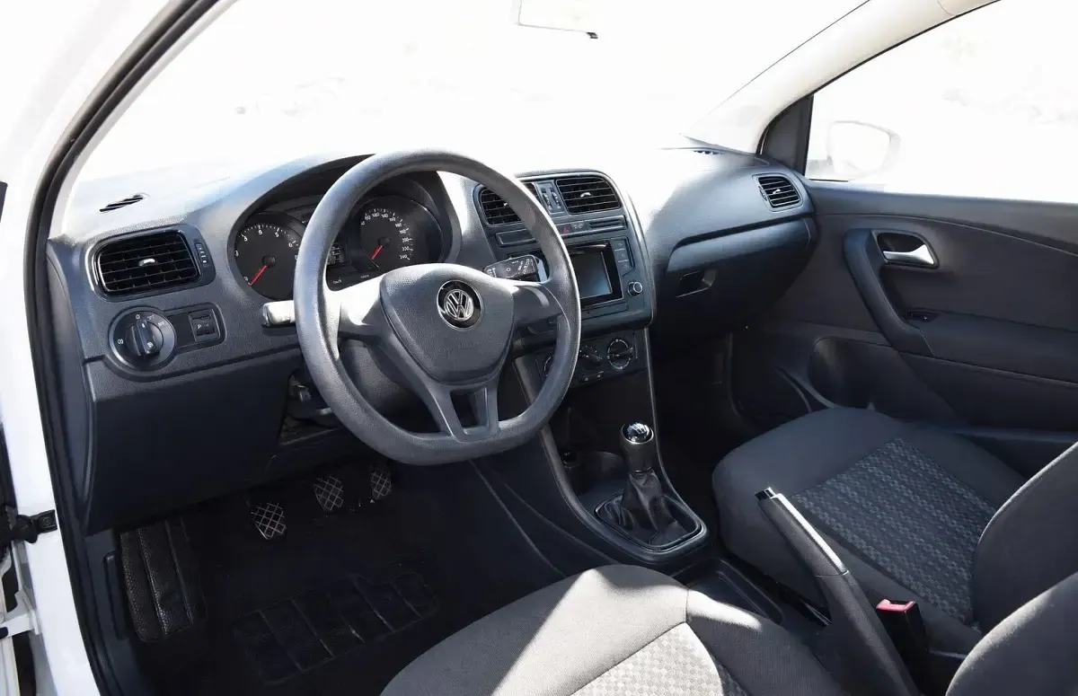 Gebraucht VW Polo Trendline 60 PS (44 kW) 2015 Weiß Kleinwagen